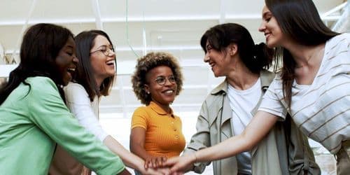 small_mulheres_ao_seu_redor_7ba3e9913e